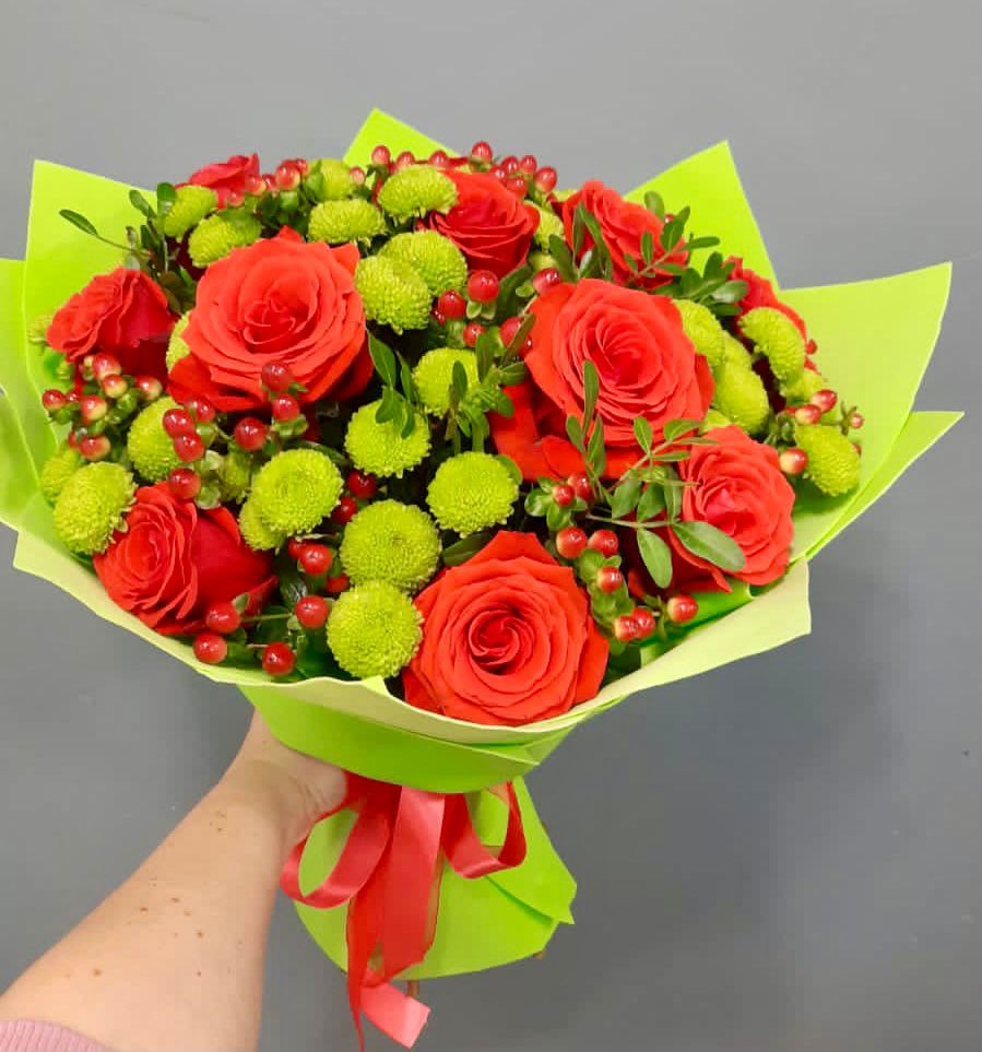 Букет цветов из: Хризантемы и Розы в Советском Ханты-Мансийского АО