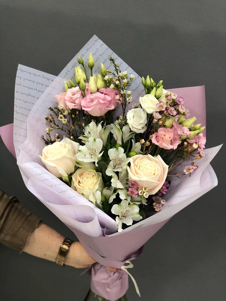 Букет цветов из: Альстромерии, Розы и Лизиантусы в Советском Ханты-Мансийского АО