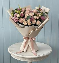 Букет цветов из:  Розы и Лизиантусы в Советском Ханты-Мансийского АО