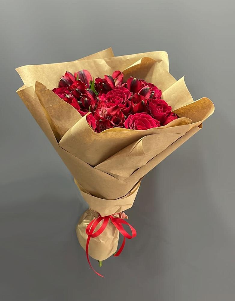 Букет цветов из: Альстромерии и Розы в Советском Ханты-Мансийского АО