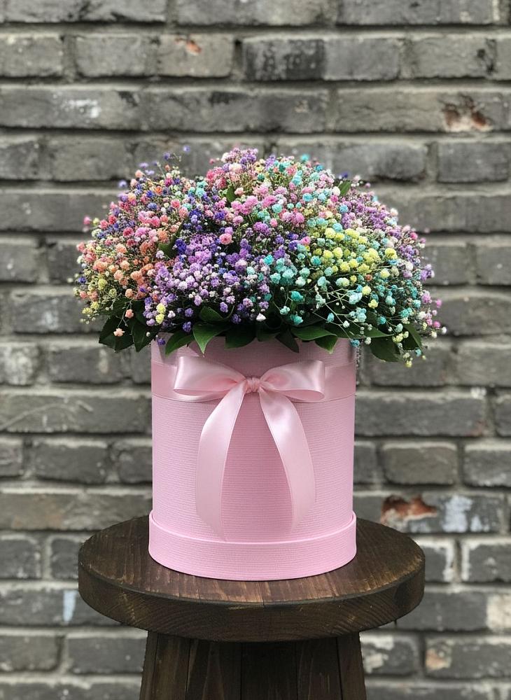 Цветочная композиция из Гипсофила и Розы в шляпной коробке в Советском Ханты-Мансийского АО