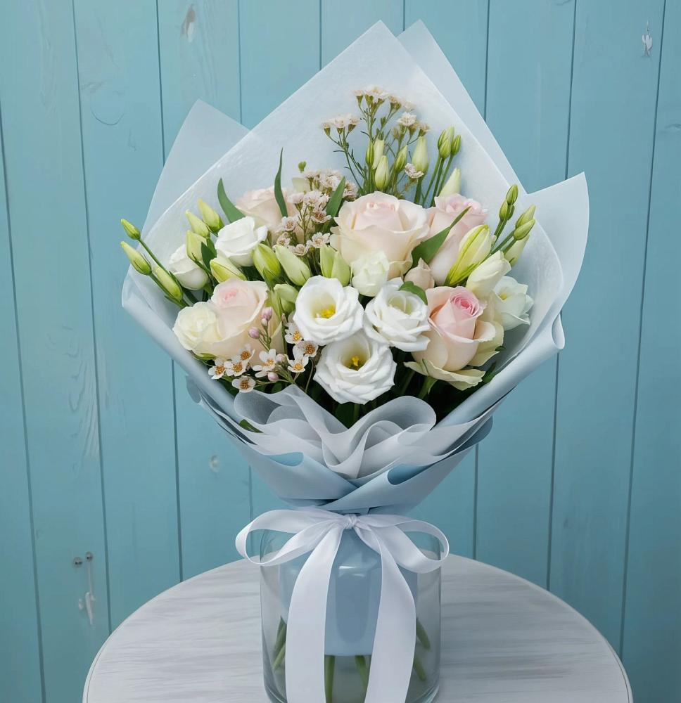 Букет цветов из: Розы и Лизиантусы в Советском Ханты-Мансийского АО