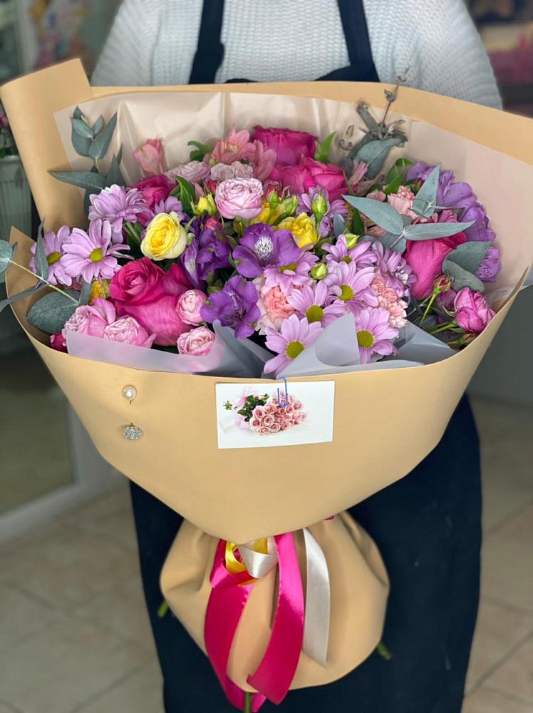 Букет цветов из: Хризантемы, Гвоздики и Альстромерии в Советском Ханты-Мансийского АО