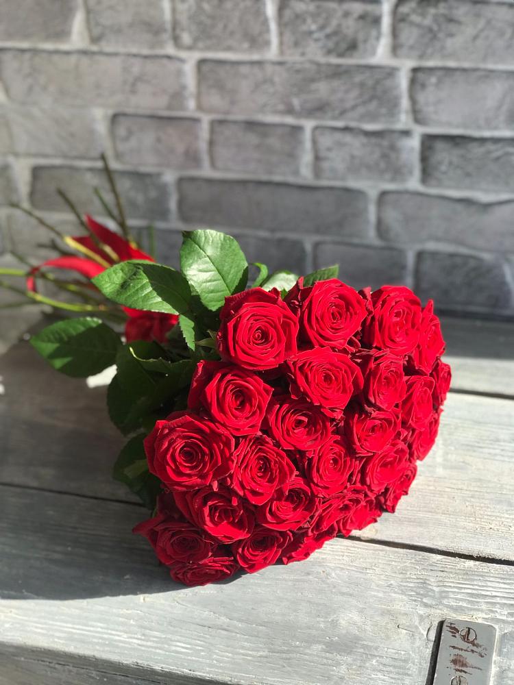Букет Красные розы Фридом в Советском Ханты-Мансийского АО