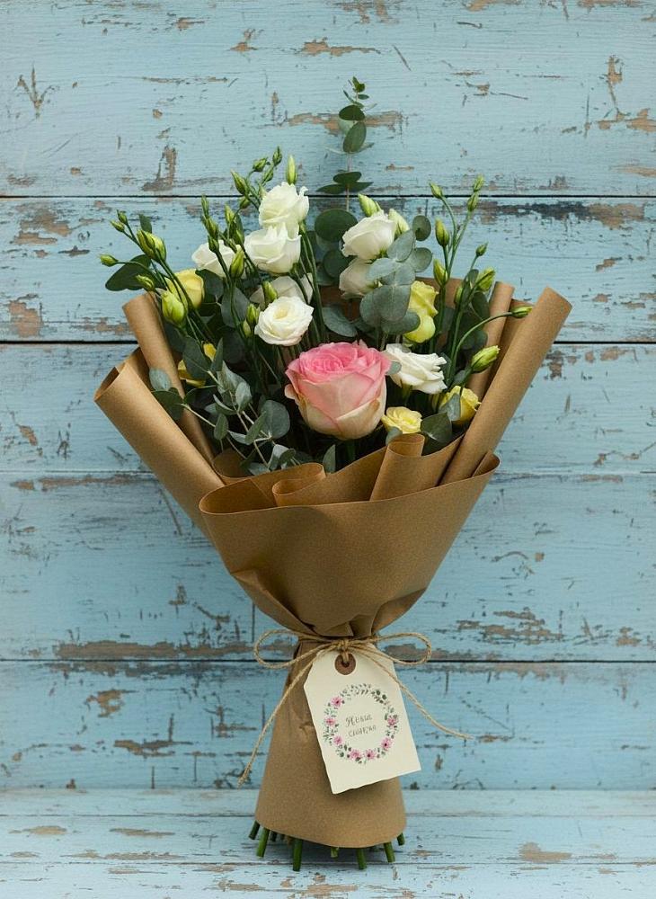 Букет цветов из: Розы и Лизиантусы в Советском Ханты-Мансийского АО