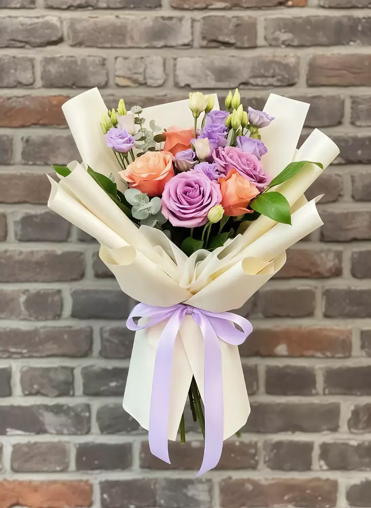 Букет цветов из: Лизиантусы и Розы в Советском Ханты-Мансийского АО