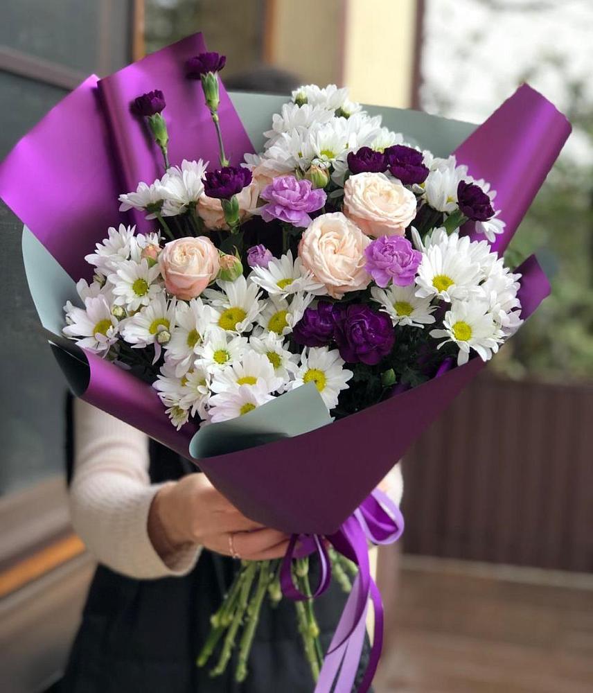 Букет цветов из: Хризантемы, Гвоздики и Розы в Советском Ханты-Мансийского АО