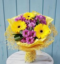 Букет цветов из:  Хризантемы и Герберы в Советском Ханты-Мансийского АО