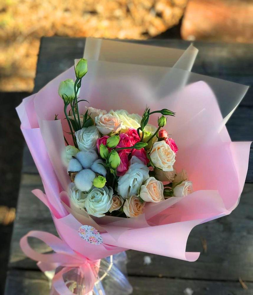 Букет цветов из: Розы и Лизиантусы в Советском Ханты-Мансийского АО