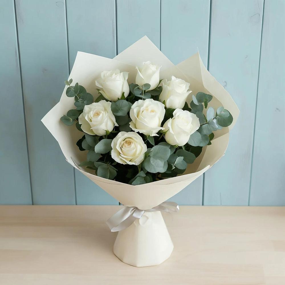 Букет Белые розы в Эвкалипте в Советском Ханты-Мансийского АО