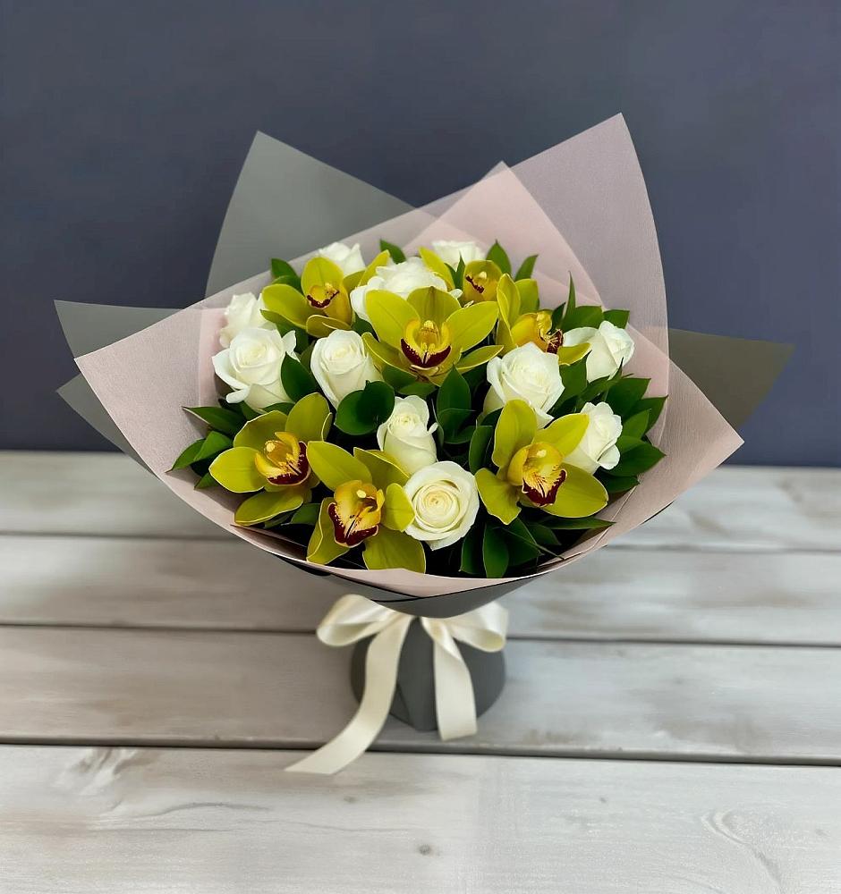 Букет цветов из: Орхидеи и Розы в Советском Ханты-Мансийского АО