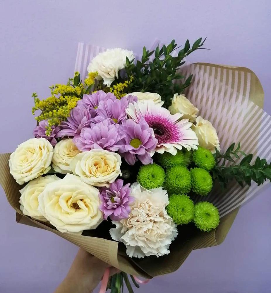 Букет цветов из: Хризантемы, Розы, Гвоздики и Герберы в Советском Ханты-Мансийского АО