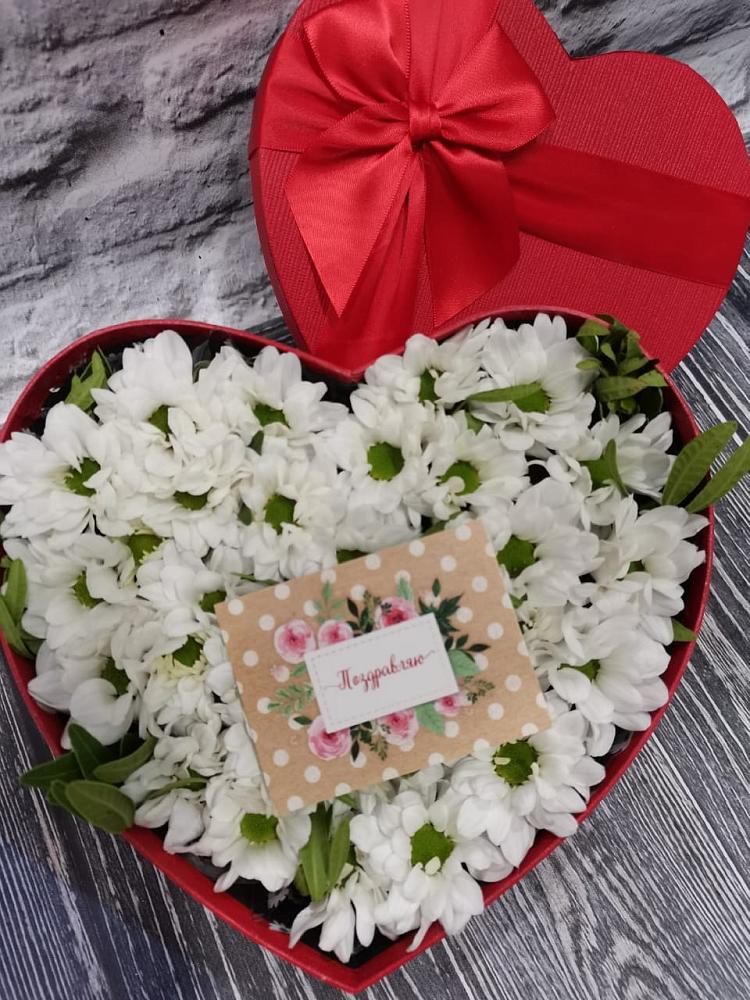 Цветочная композиция из Хризантемы в виде сердца в Советском Ханты-Мансийского АО