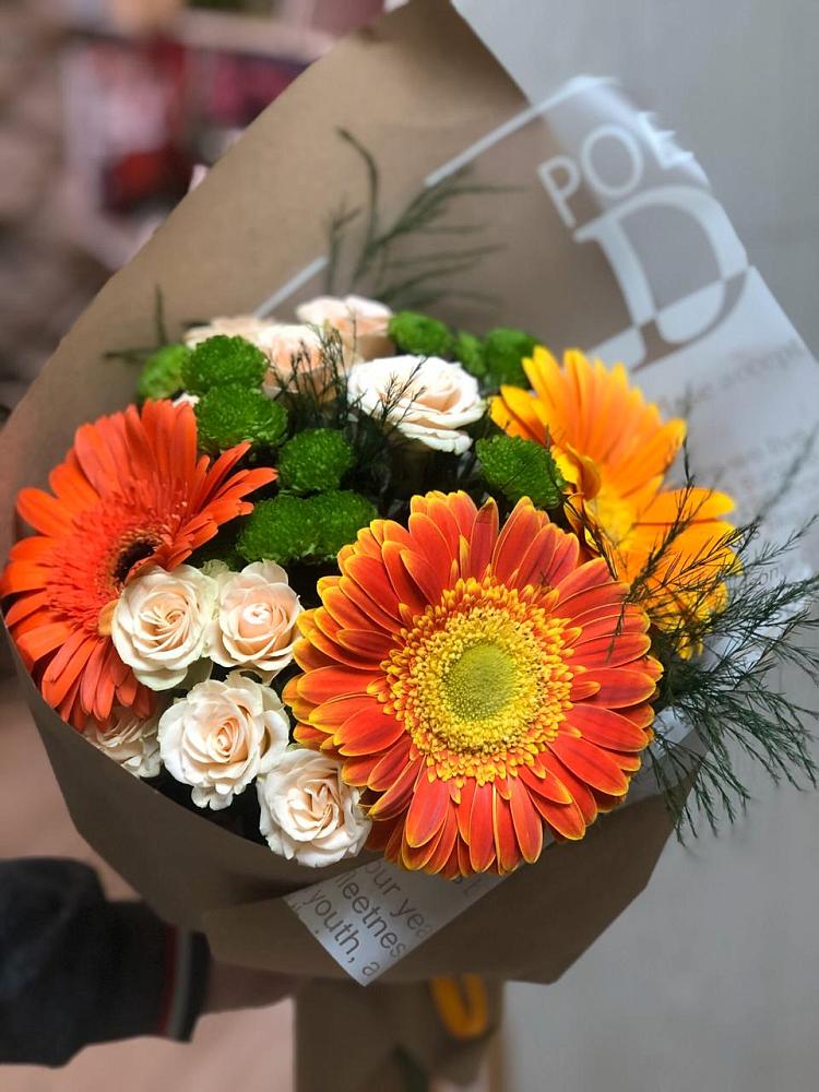 Букет цветов из: Герберы, Хризантемы и Розы в Советском Ханты-Мансийского АО
