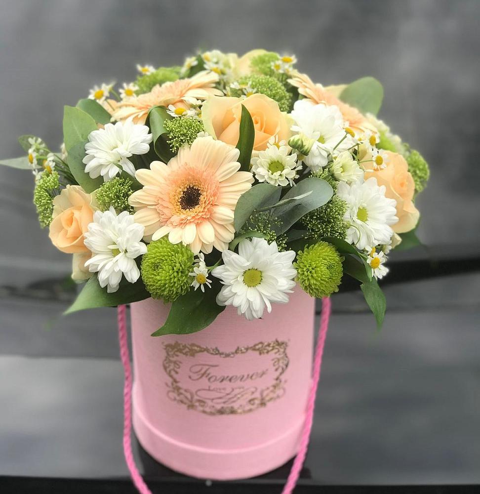 Цветочная композиция из Розы, Герберы и Хризантемы в шляпной коробке в Советском Ханты-Мансийского АО