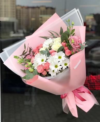 Букет цветов из: Розы, Лизиантусы и Хризантемы в Советском Ханты-Мансийского АО